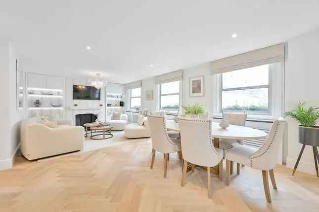 Mews house to rent in Gaspar Mews, South Kensington, London SW5