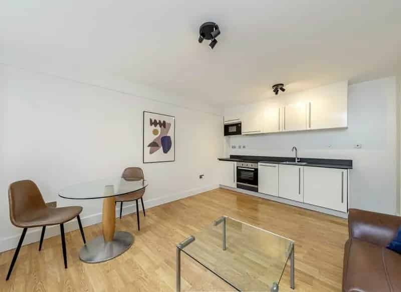 One Double Bedroom Apartment Sloane Avenue