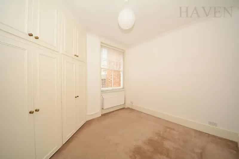 2 Bedroom Maisonette House to Rent Near Tube Station