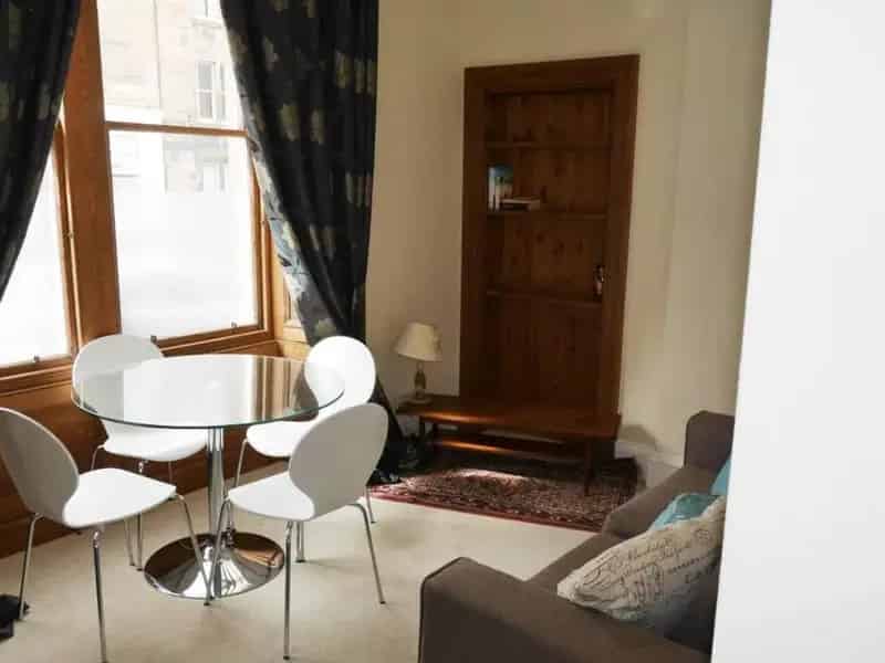 2 Bedroom Flat to Rent in Edinburgh