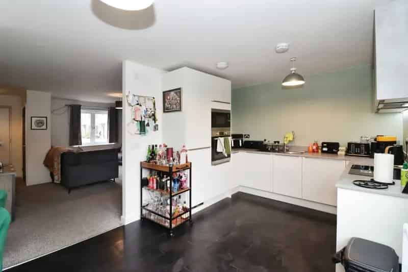 3 Bed Semi-Detached House with Driveway and Garden