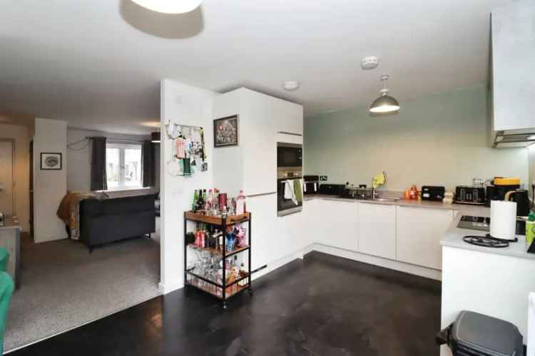 3 Bed Semi-Detached House with Driveway and Garden