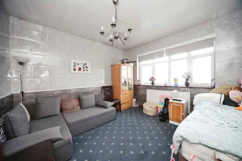 5 Bedroom Detached Family Home Near Leagrave Station