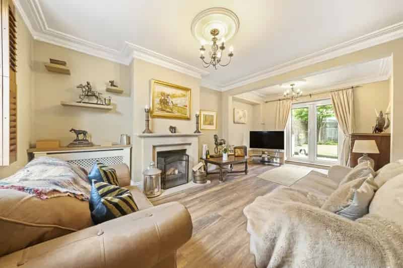 2 Bedroom Cottage for Sale in Cobham