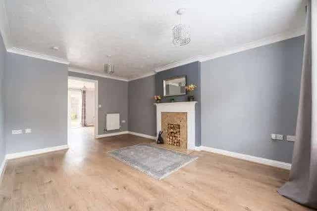 4 bed house for sale