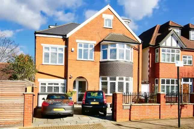 Detached Family Home for Sale in London SW12