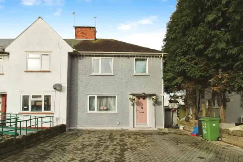 4 Bedroom End of Terrace House