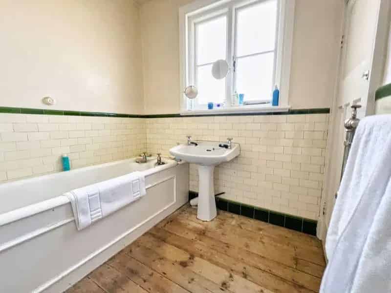 5 Bed Detached House For Sale
