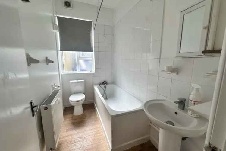 Upside Down House Rose Hill Two Double Bedrooms Family Bathroom