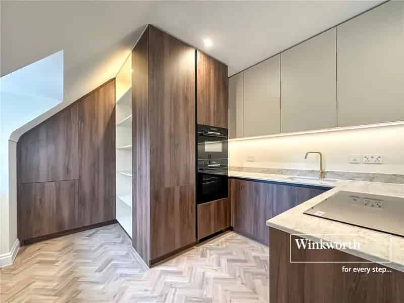 2 Bedroom Apartment Ferndown  Refurbished  Parking Garage