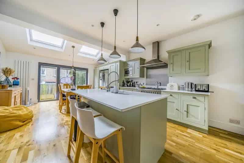 Four Bedroom House near Tooting Bec Common