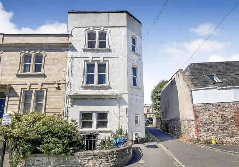 23 Bedroom Split Level Flat Leasehold Private Garden
