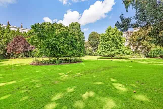 Flat for sale in Queens Gate Gardens, London SW7