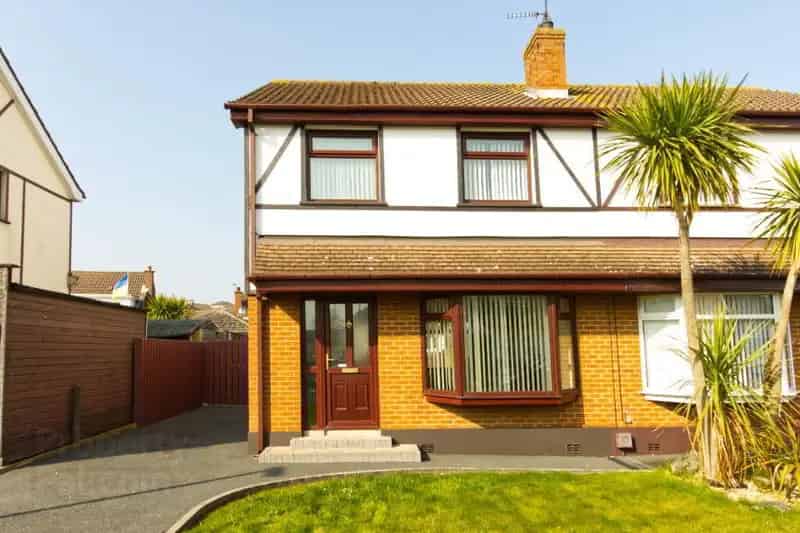 3 Bed Semi Detached House Family Home Oil Central Heating Enclosed Garden