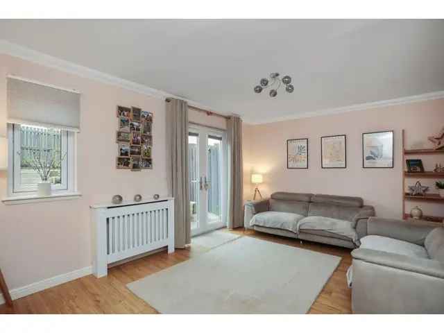 3 bedroom end-terraced house for sale