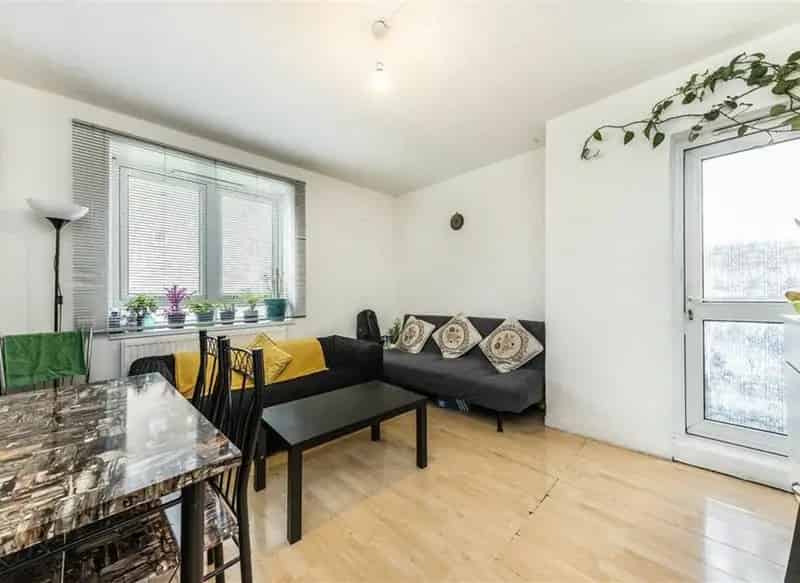 Two Bedroom Apartment Near Truman Brewery