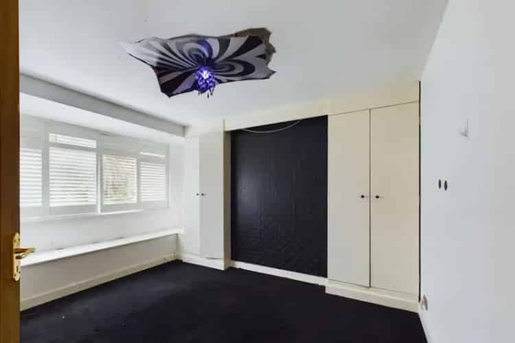 2 Bed Ground Floor Flat South Facing Garden No Chain