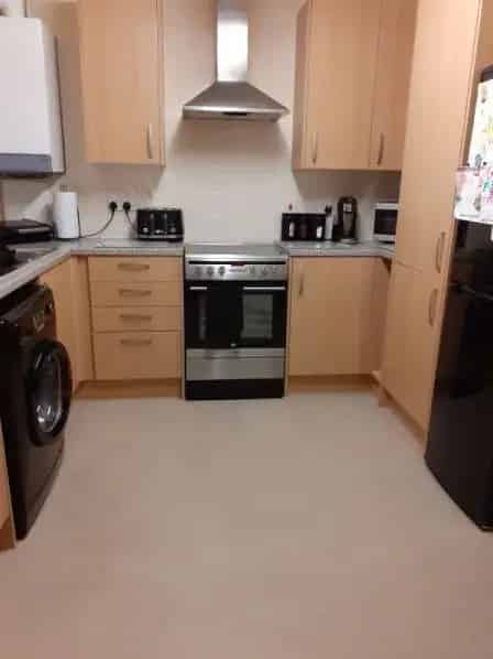 2 Bed House Small Garden 2 Parking Bays Family Friendly
