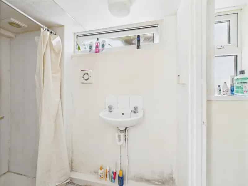 1 bedroom Flat
 For Sale