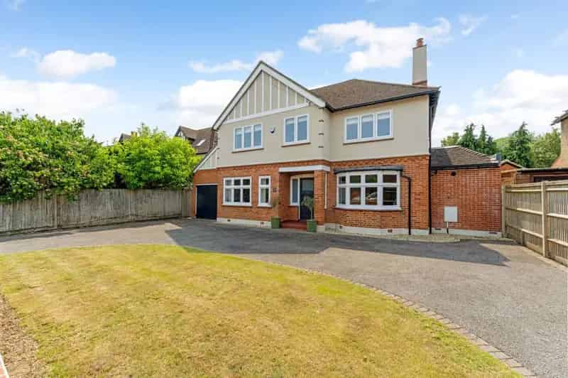 5 Bedroom Detached House for Sale in Caversham Heights