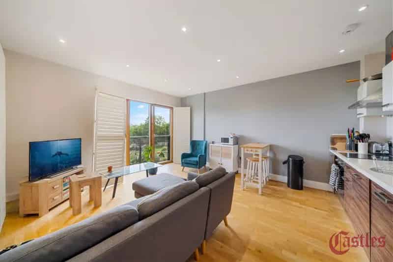 2 Bedroom Apartment Clapton Canal Views