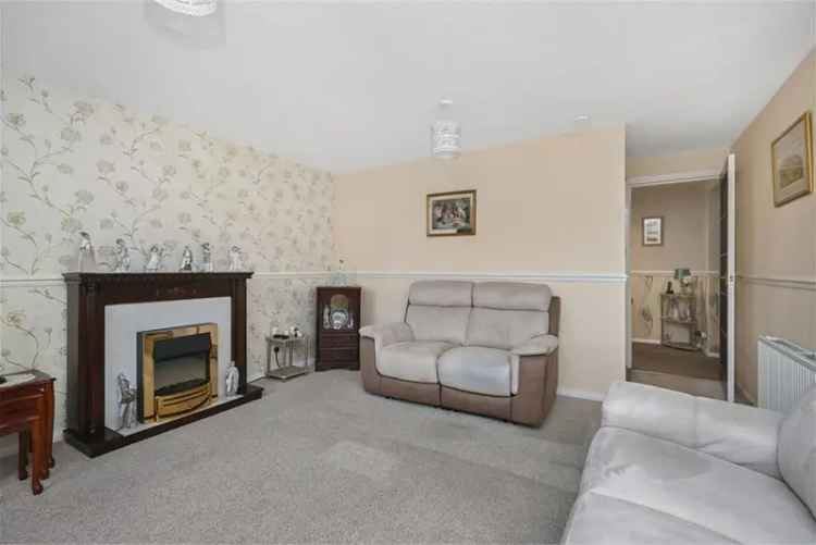 2 Bed Flat - Second Floor with 1 Reception Room