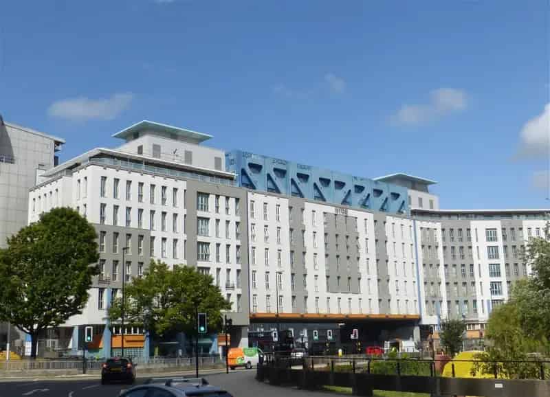 2 Bedroom City Centre Apartment with Secure Parking