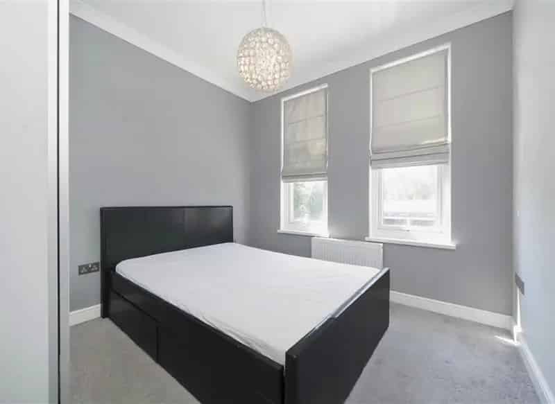 3 Bedroom Flat Period Conversion Family Bathroom Ensuite Open Plan Kitchen Gardens Parking