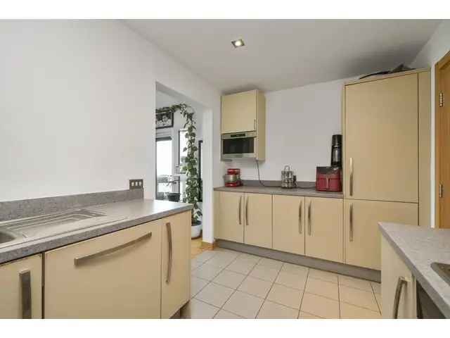 2 bedroom flat  for sale