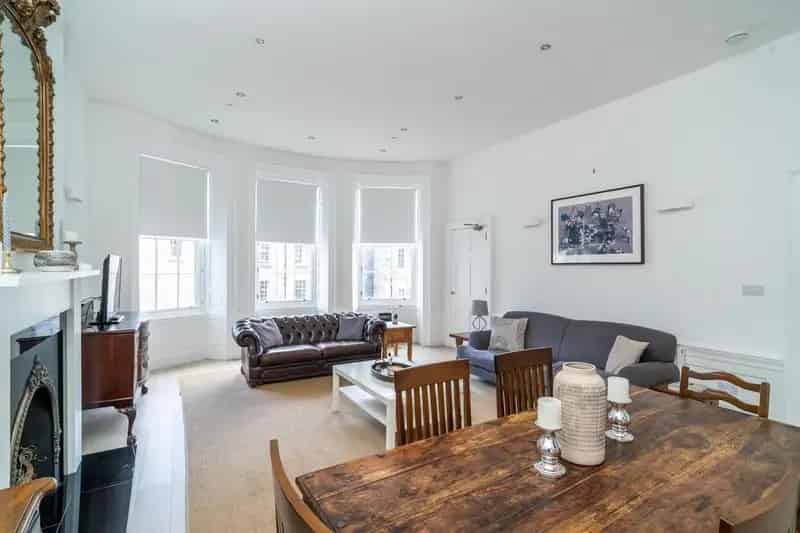 4 Bedroom Flat for Sale in Edinburgh