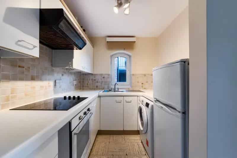 1 bedroom Flat
 To Let 
Total Size: 388 SQ FT