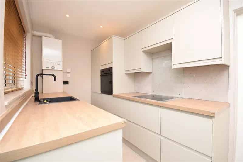 2 Bedroom Semi-Detached House Near Leeds City Centre