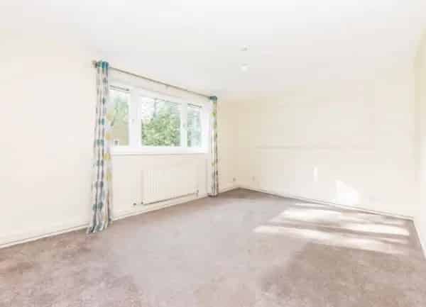 One Floor Flat Near Schools and Amenities