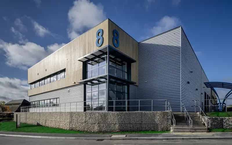 Crest Distribution Park: 8 Net-Zero Warehouses near M40 J4