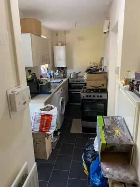 Quiet House Near Shops and Merry Hill