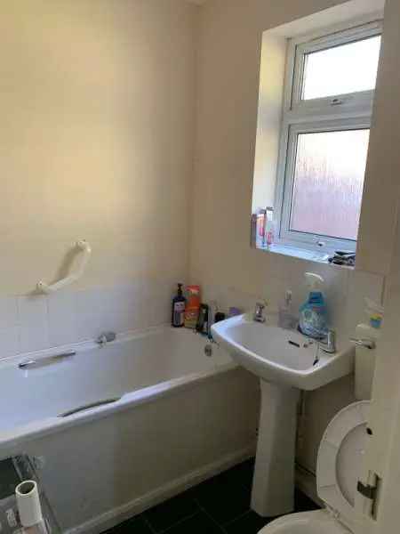 Bungalow For Rent in Wolverhampton, England