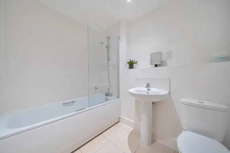 2 Bedroom Ground Floor Flat for Sale Near Amenities