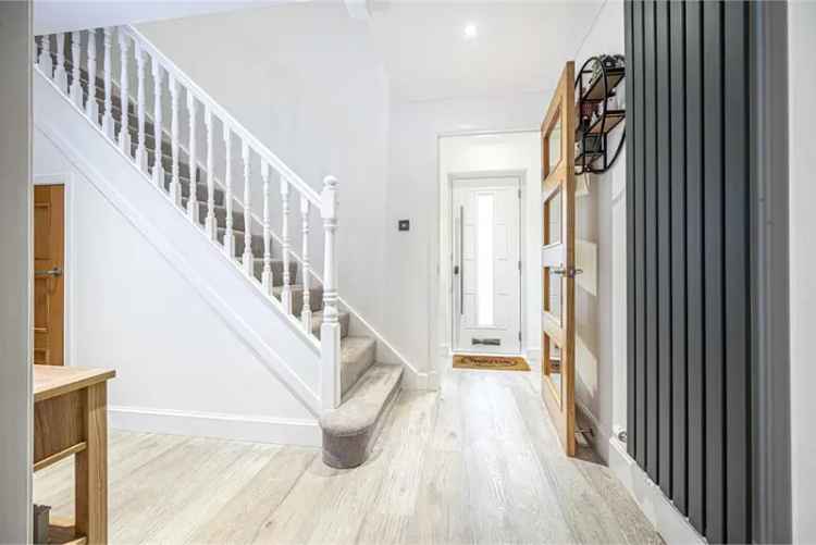 4 Bed House - Detached with 3 Reception Rooms