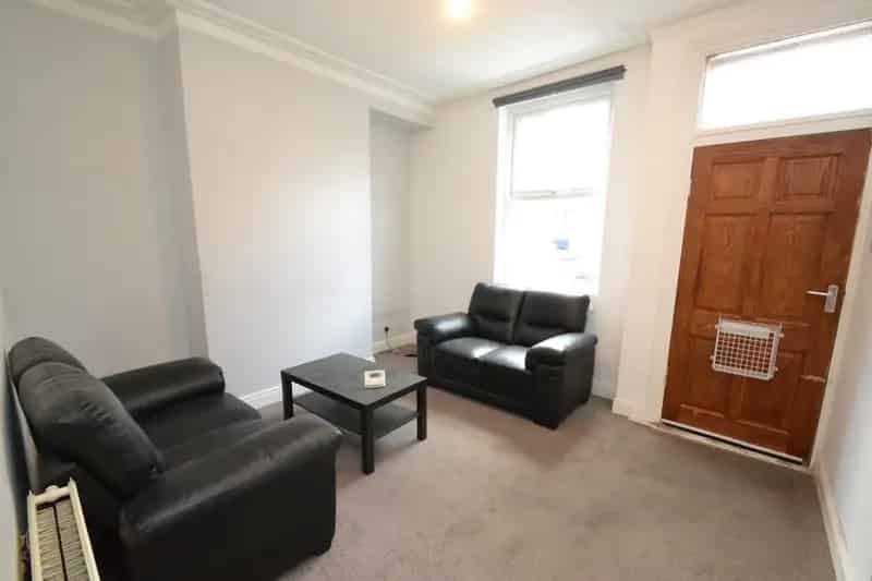 Leeds 4-Bedroom House Share - Double Room Available