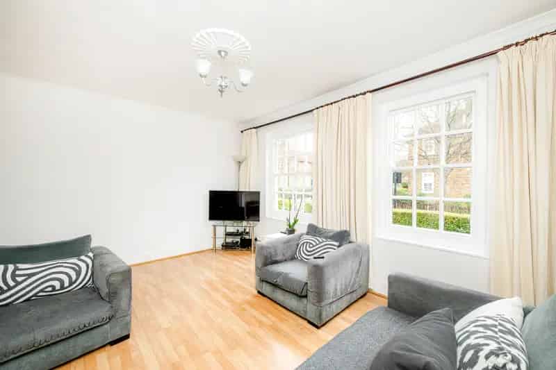 2 Bedroom Flat London Canal Luxury Development