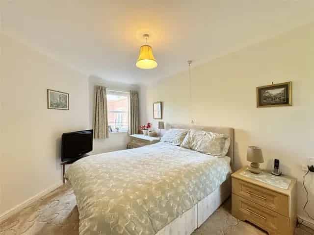 1 Bedroom Retirement Flat for Sale in Bothwell