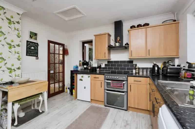 Spacious 4-Bedroom Family Home with Large Garden and Driveway