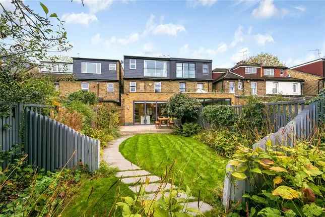 4 Bedroom Semi-Detached House for Sale in London