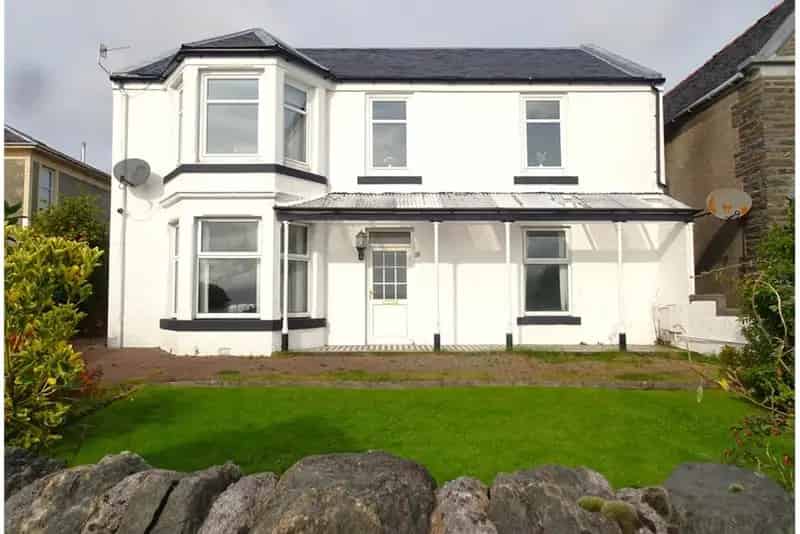 2 Bed Seafront Flat Dunoon Garden Ground Floor