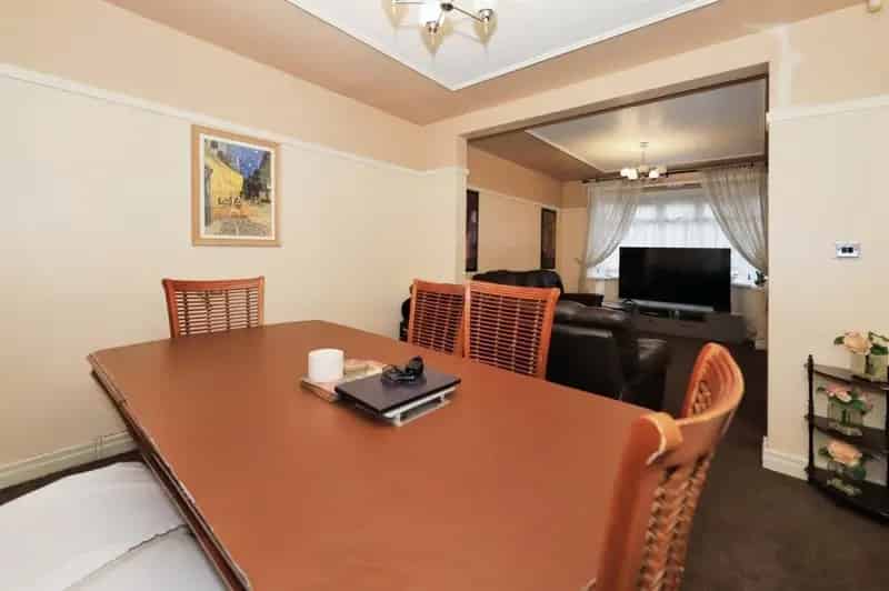 Four Five Bedroom Detached Family Home Parkfield Ample Space