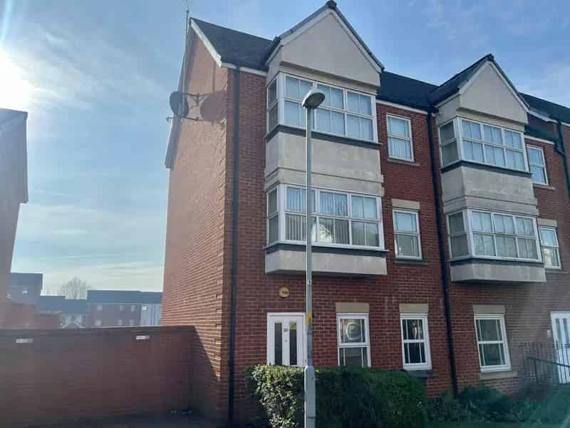 2 Bed Apartment with Parking High Rental Yield Chain Free