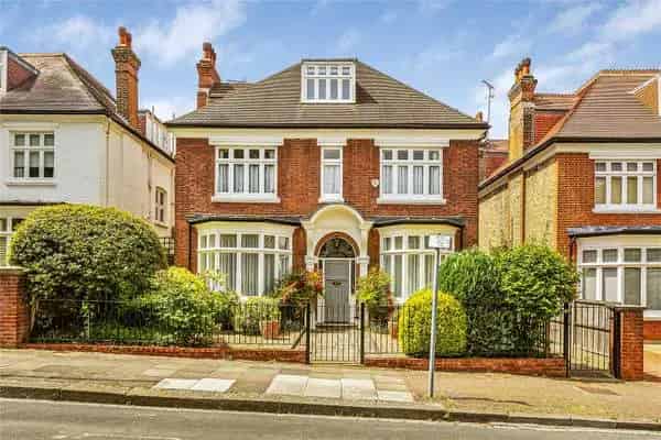 Family Home in Putney with Large Garden and Conservatory