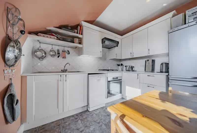 1 Bedroom Flat for Sale in Heaver Estate