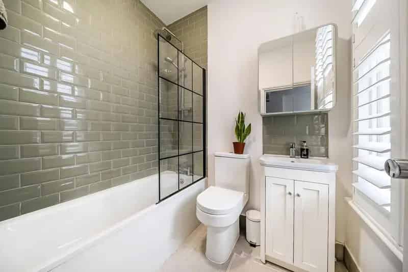 One Bedroom Conversion Flat Near St John's and Lewisham Stations