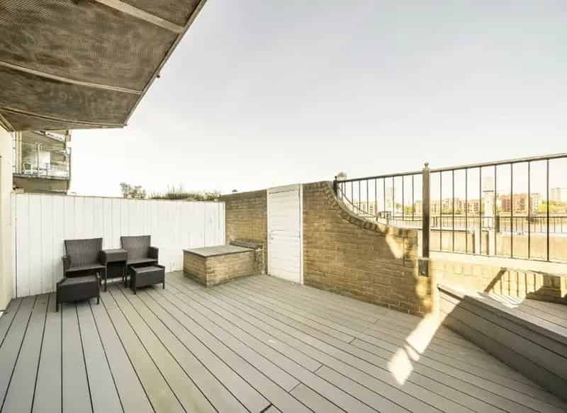 Riverside 3 Double Bedroom Flat with Terrace